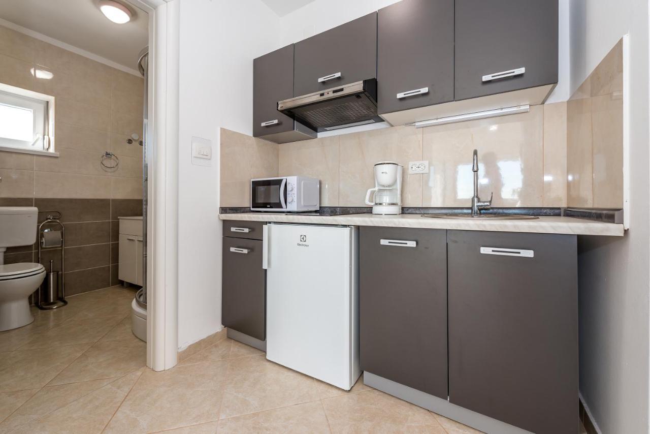 Villa Mirta Тисно Экстерьер фото