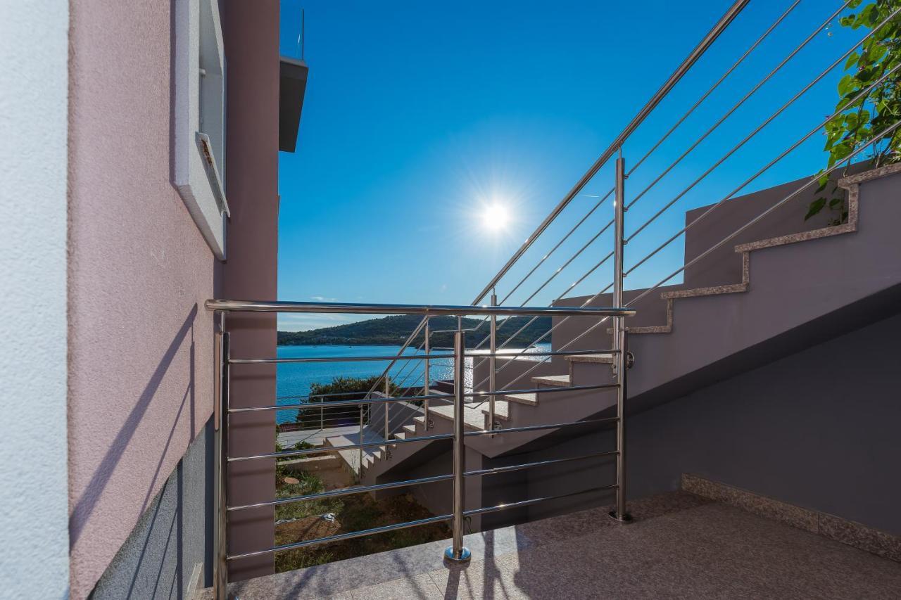 Villa Mirta Тисно Экстерьер фото