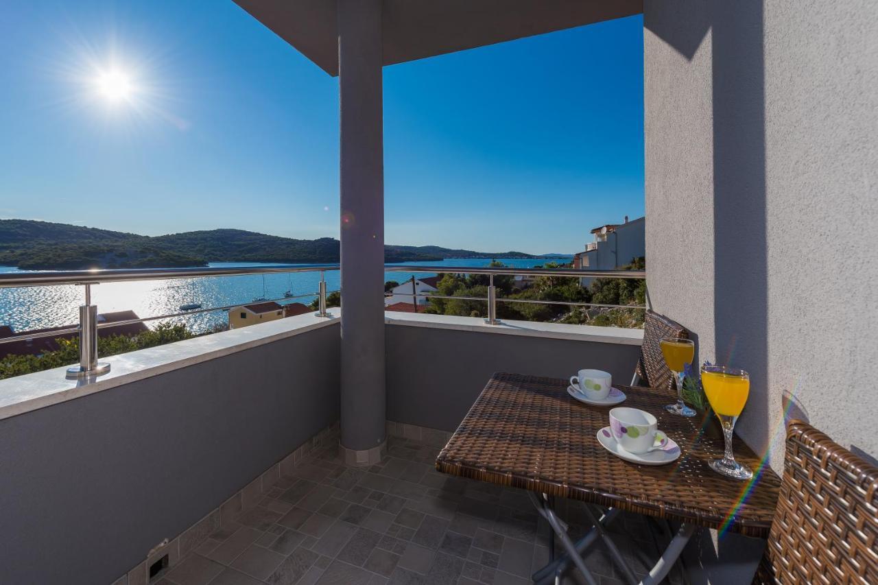 Villa Mirta Тисно Экстерьер фото