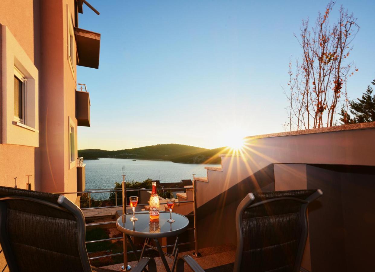 Villa Mirta Тисно Экстерьер фото