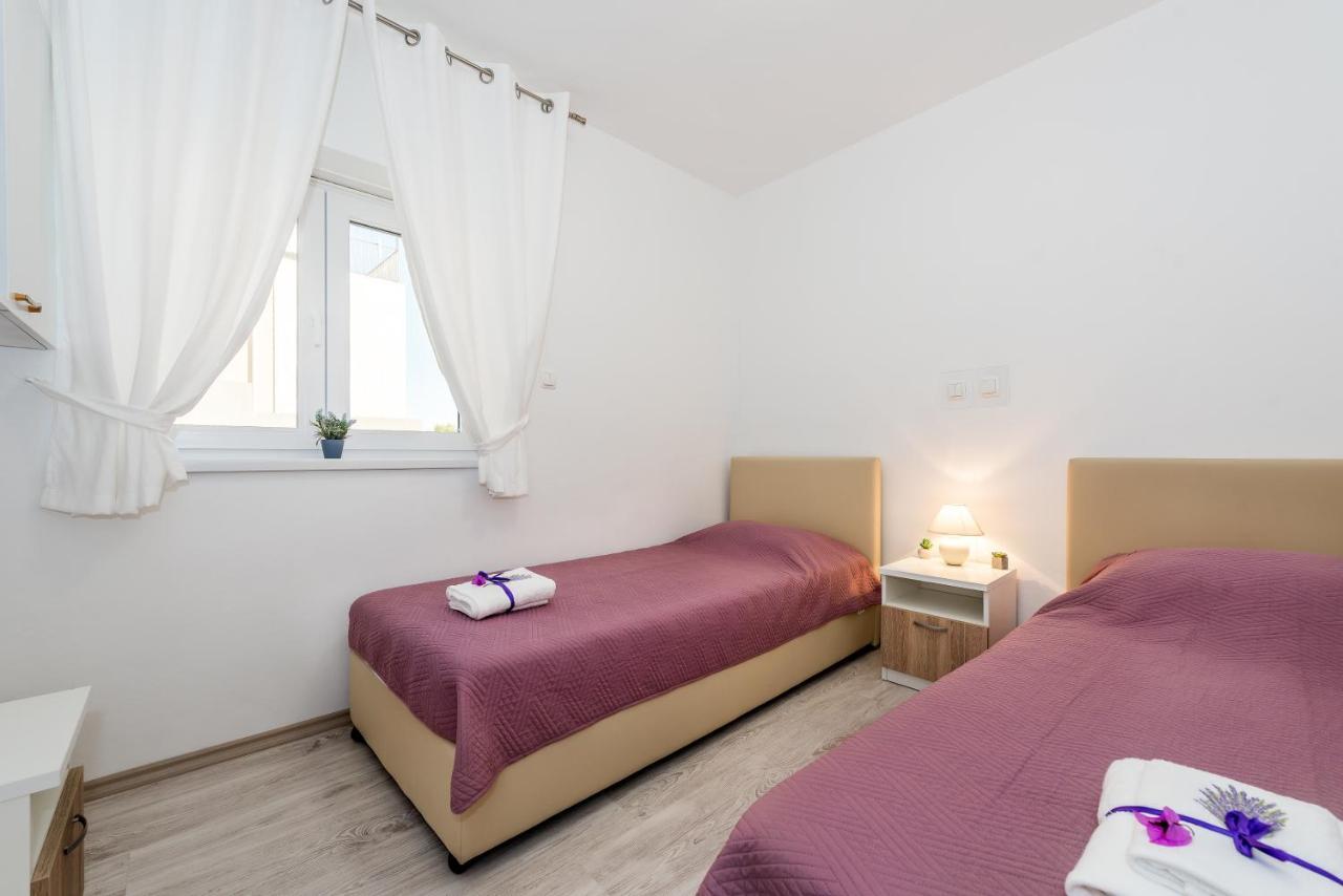 Villa Mirta Тисно Экстерьер фото